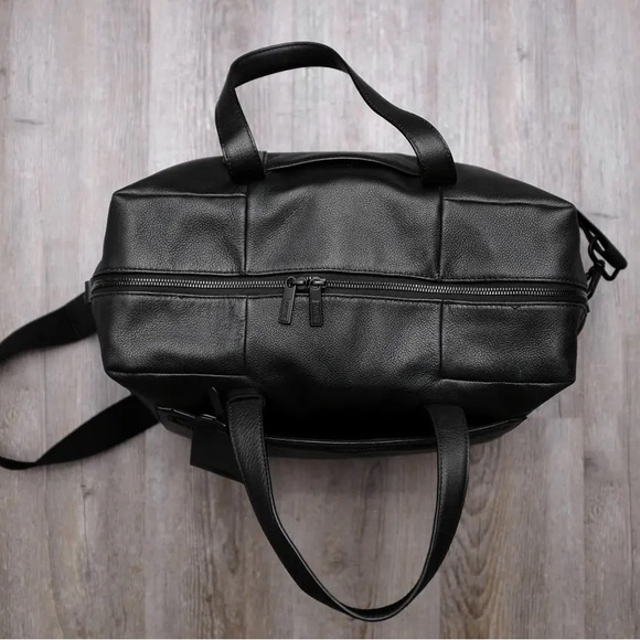 BRAND NEW NEVER USED AWAY LEATHER EVERYWHERE BAG - Picture 2 of 6